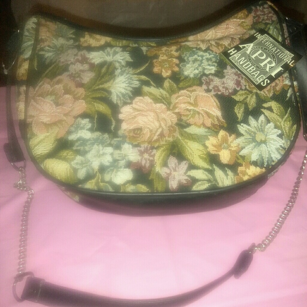 Apri tapestry pocketbook.
